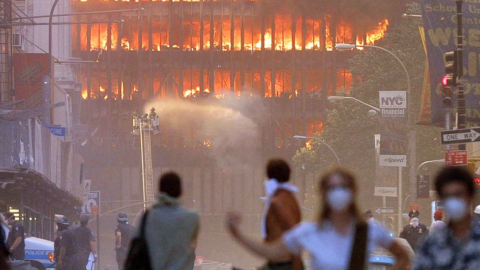 Las altas temperaturas de los incendios fueron uno de los factores para la fragmentación de restos humanos. Incendio tras los atentados del 11 de septiembre en las torres gemelas