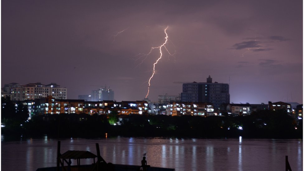 Lezbiyen va trans qizlar pornosini tomosha qiling