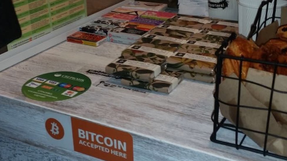 В кофейне в головном офисе Сбербанка принимают биткоины