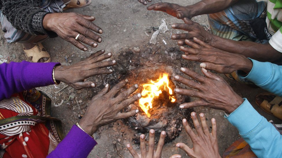 Sexy osiyolik fohisha Asa Akira ozining porno sherigining jinsiy azosini zavq bilan minadi.