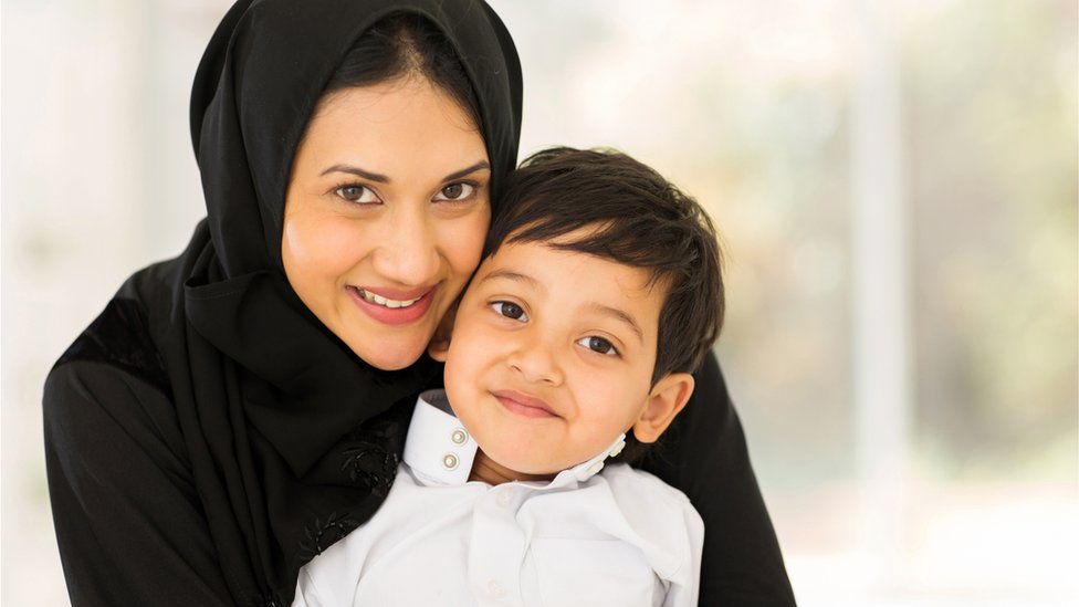 Ayol yigitning ogziga siydi Ayol yigitning ogziga siydi