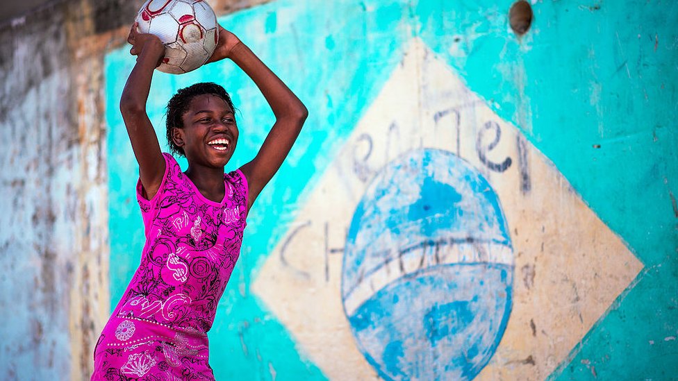 Apenas um a cada cinco jovens aprende a jogar futebol nas ruas