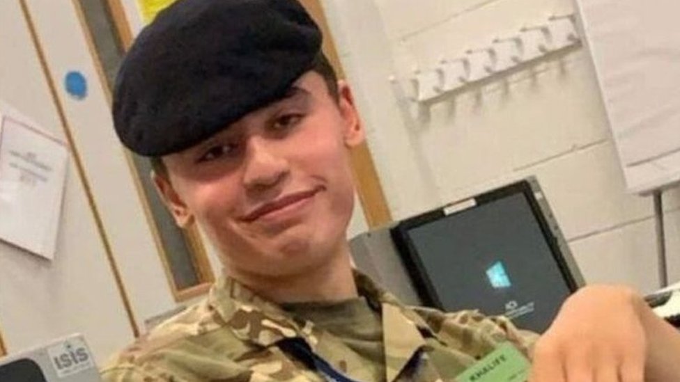脱走犯をロンドン近郊で拘束、テロ罪で起訴の元兵士 - BBCニュース 脱走犯をロンドン近郊で拘束、テロ罪で起訴の元兵士 - BBCニュース