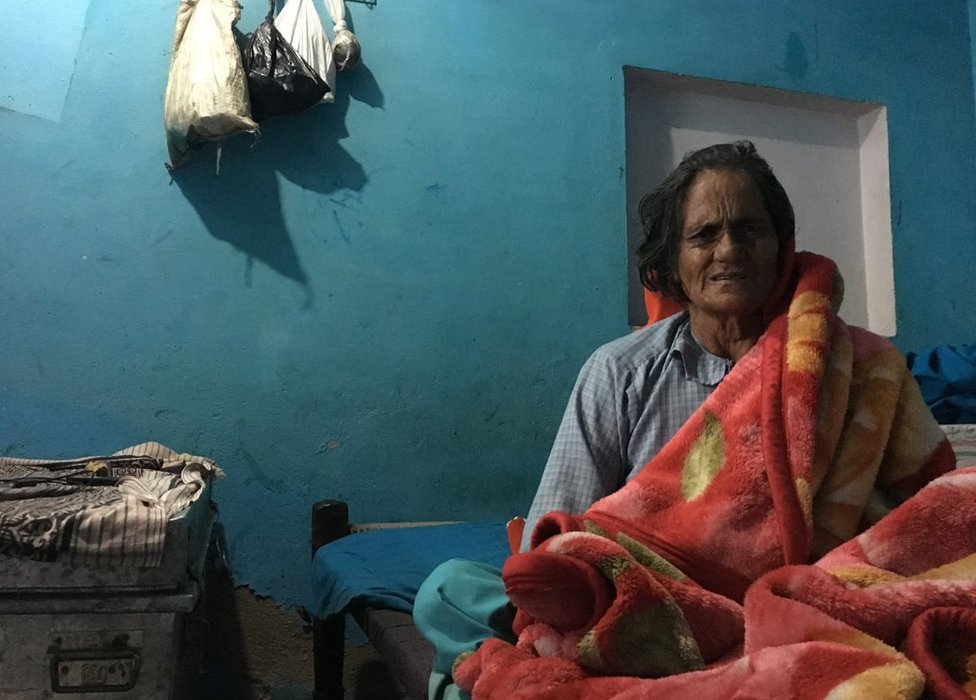 Sundar Devi di rumahnya