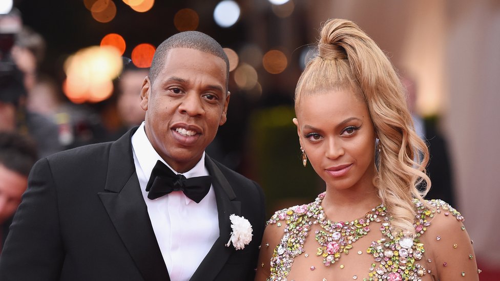 Дик соратын үш балапан Минет және әдемі модель