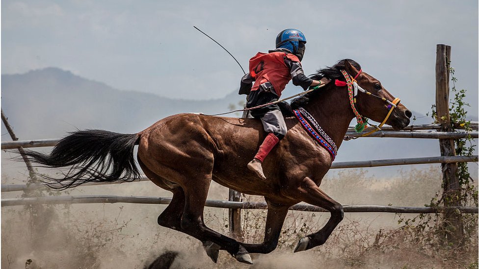 Onam jinsiy aloqa uchun yuzimga otirdi