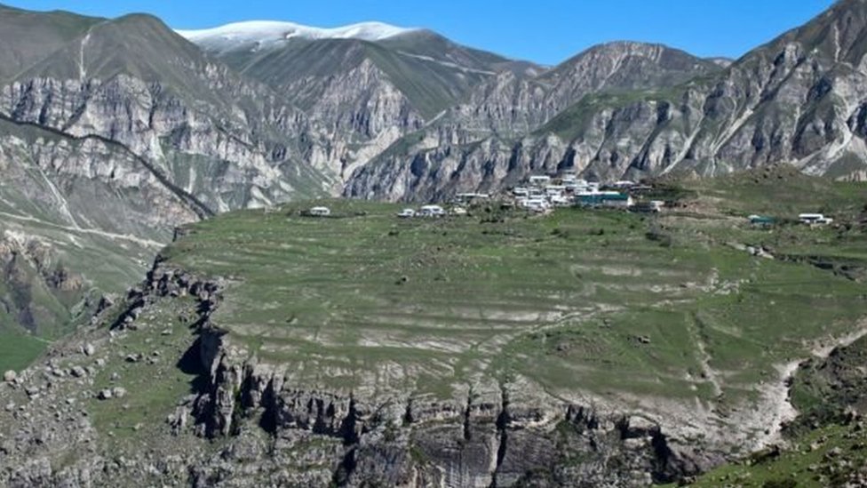 Starfire va Robin ortasidagi jinsiy aloqa Baliq ovlash paytida yaqindan jinsiy aloqa