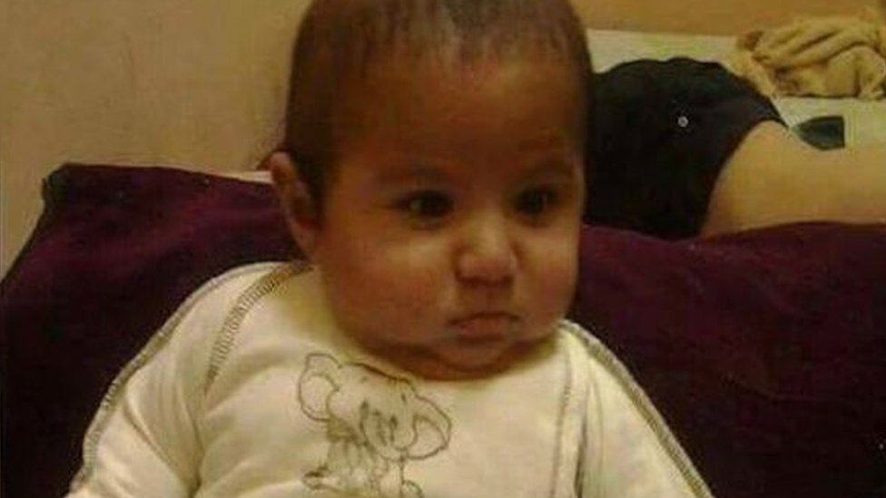 Eshakdagi sikga toqat qiladi Rus kinosida yalangoch ayollar