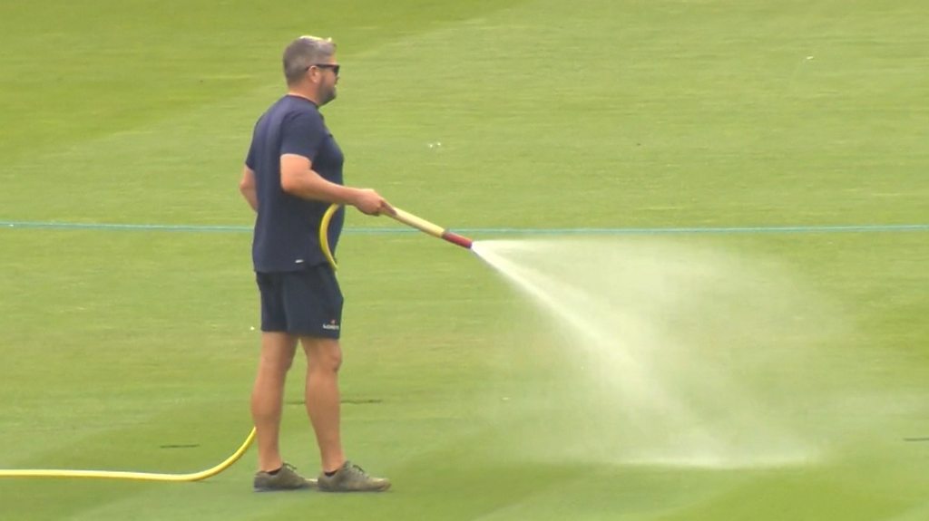 How Lord's groundsman deals with extreme heat