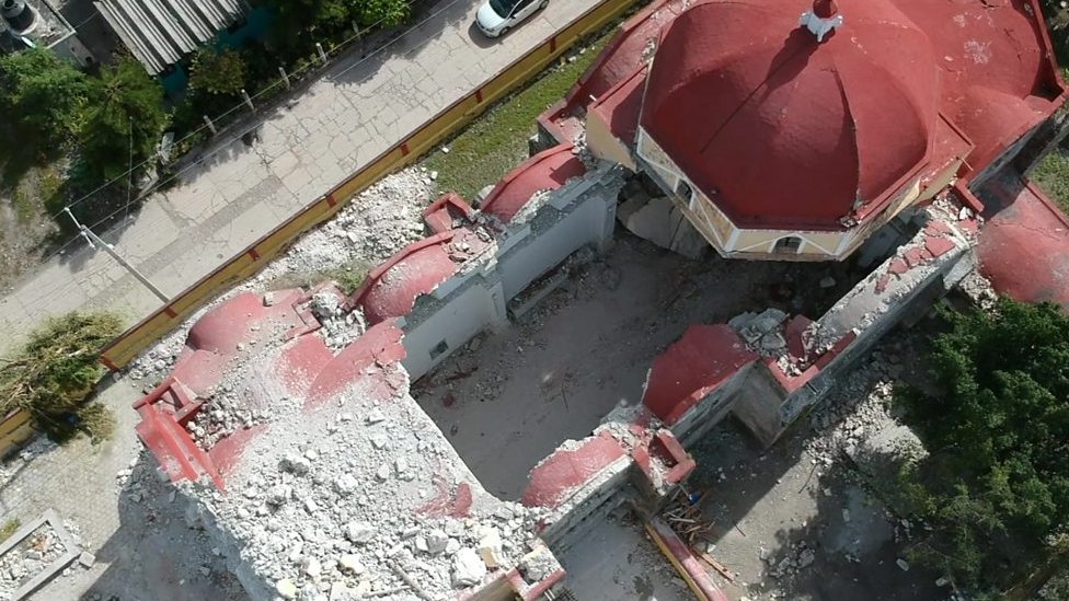 Mexico earthquake hit church during christening