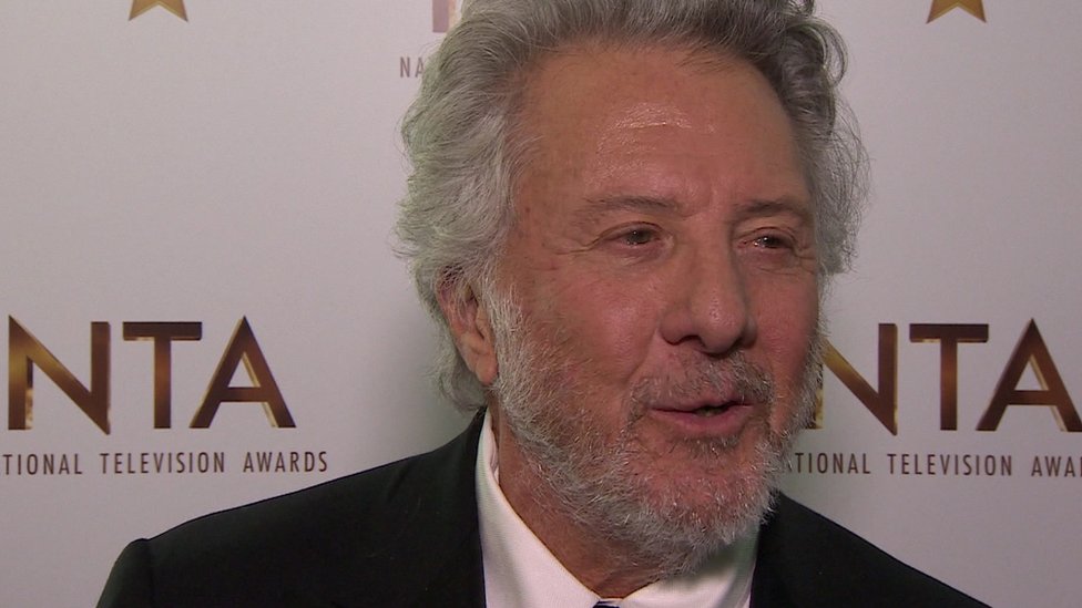 El actor Dustin Hoffman dice que las nominaciones a los Oscar son un ejemplo de "racismo subliminal""subliminal racism"