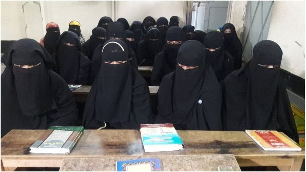 Yoshlar porno videolarni tomosha qilishadi Katta braziliyalik qattiq eshaklar fotosuratlari