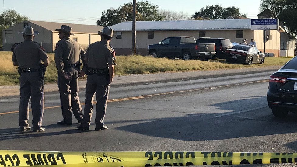 Agentes de la policía en el sur de Texas tras un tiroteo.