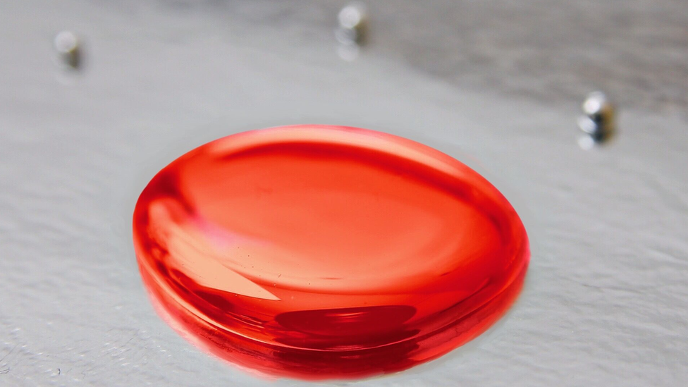 Mercurio líquido rojo