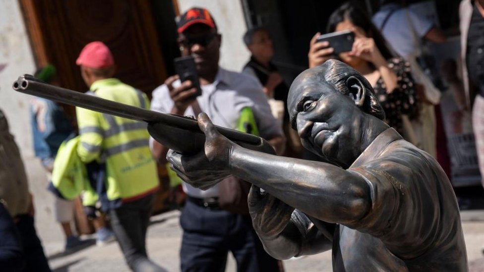 Statue takes shot at Spain's ex-king Juan Carlos