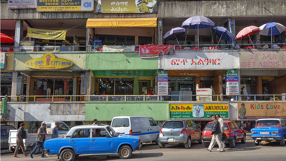 Yalangoch Amanda Tapping fotosuratlari