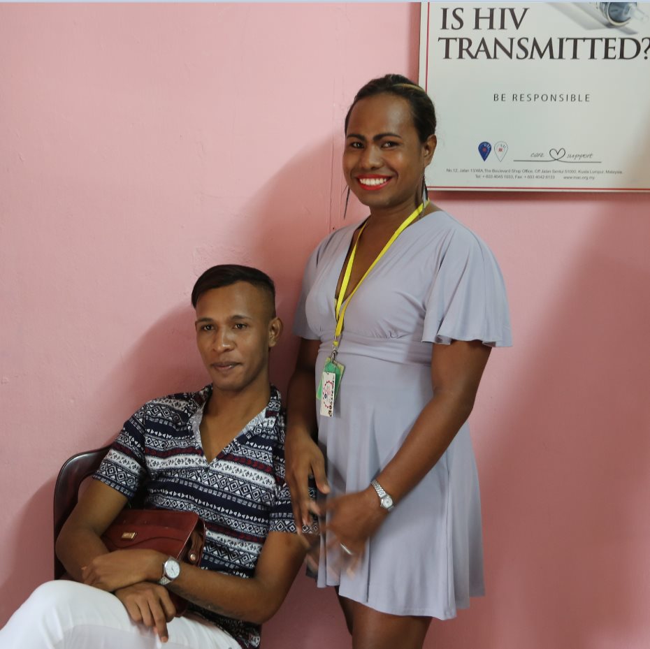 Yotoq xonasida yashirin mini kamera