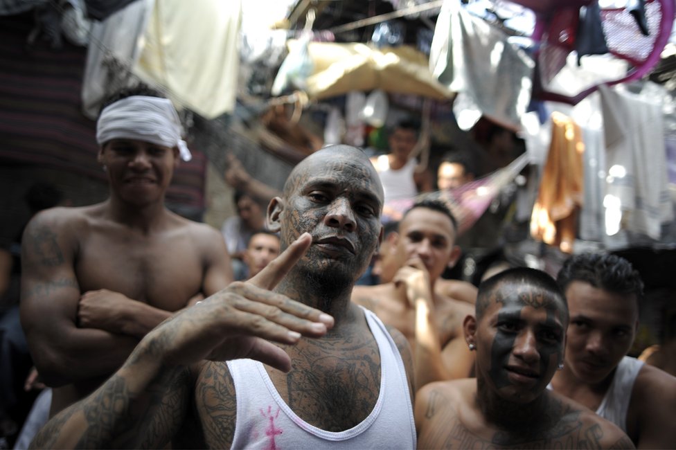 Pandilleros del Barrio 18 en la cárcel de Cojutepeque, 30 kilómetros al este de San Salvador, el 24 de julio de 2012.