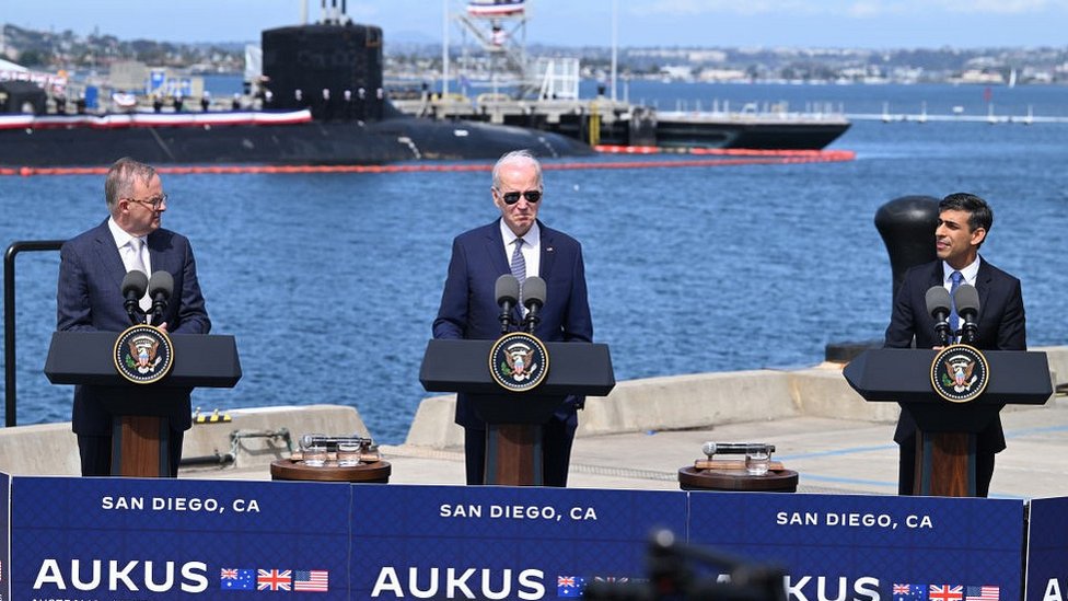 米英豪、原子力潜水艦の配備計画を発表 AUKUS首脳会合 - BBCニュース