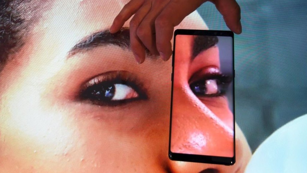 Mobile World Congress: Why do smartphones look so alike?