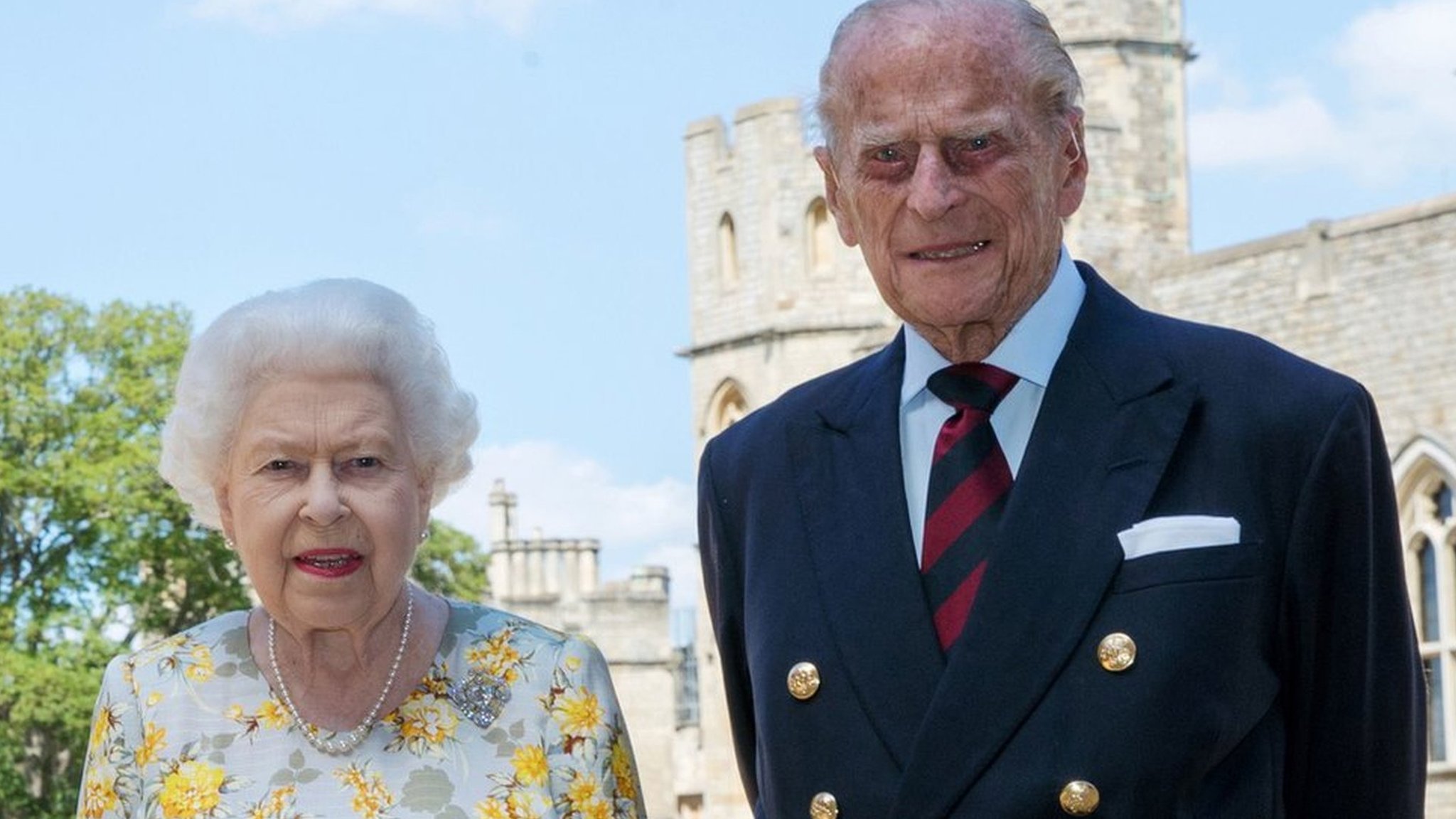 エリザベス英女王とフィリップ殿下、新型ウイルスのワクチン接種 - BBC 