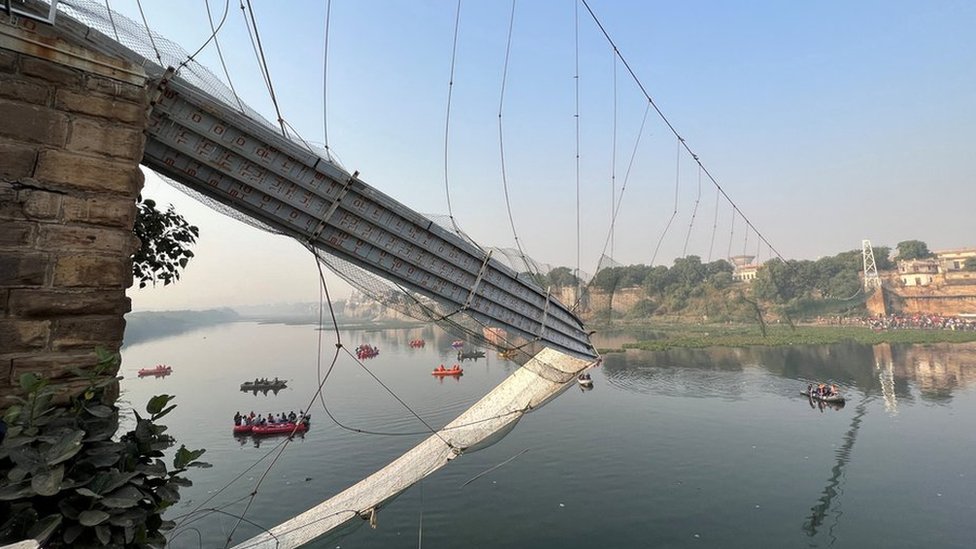 En fotos: el colapso de un puente India que dejó 135 muertos - News