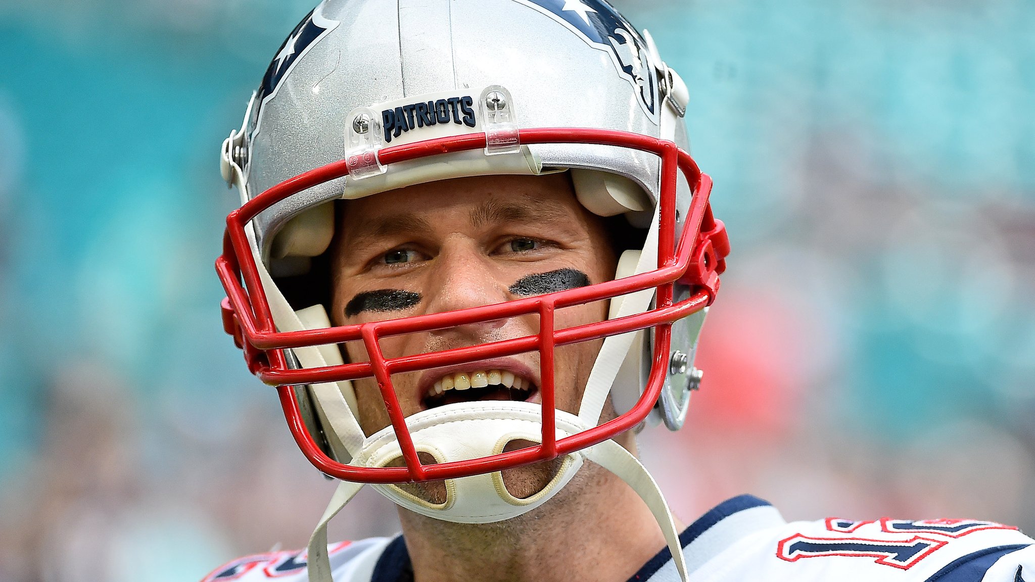 Brady breaks NFL touchdown passes record