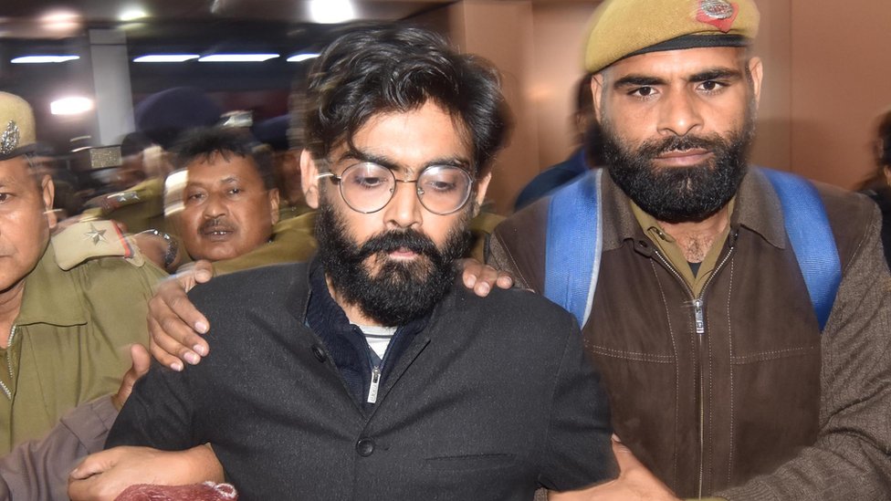 Qollar kishanda porno surat Virtual ayol porno