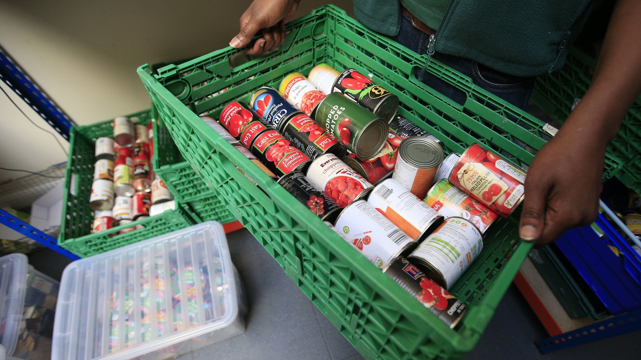 food-banks-needed-in-scotland-to-help-children-this-summer-cbbc-newsround