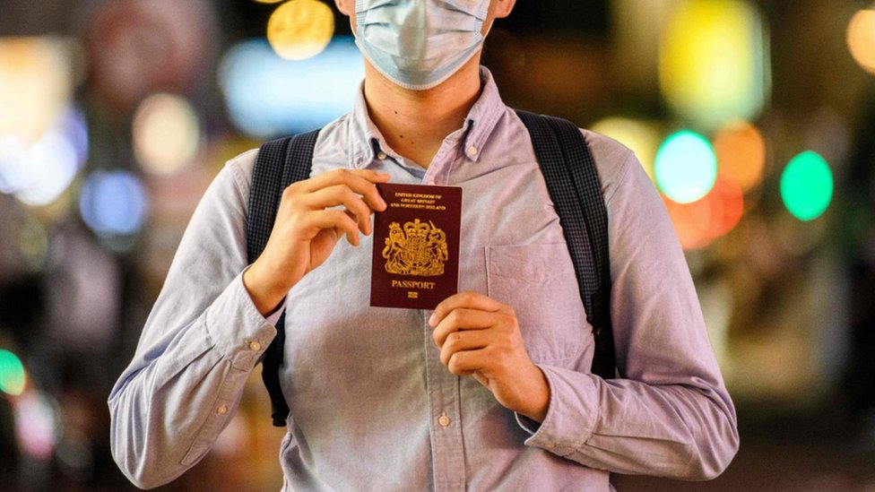 香港から未知のイギリスへ逃れるべきか 国安法で揺れる香港市民