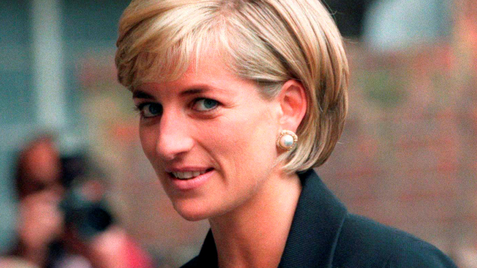 Diana se transforma em princesas. Uma coleção de vídeos para