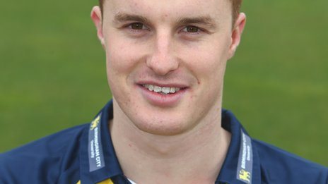 Milnes joins Derbyshire on loan