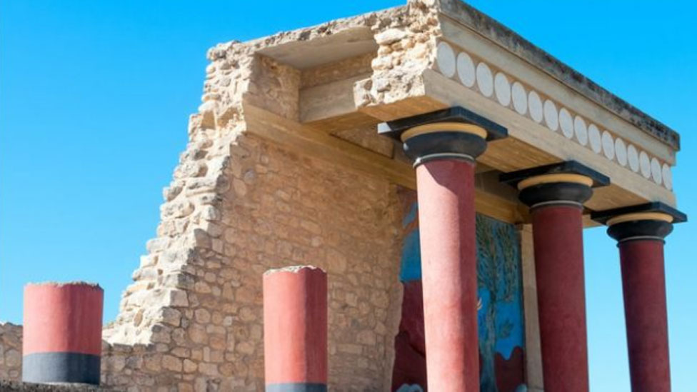 Columnas y restos del palacio de Cnosos en Creta