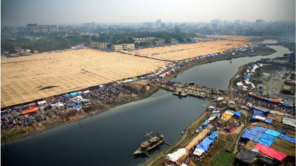 Qora pedikyurli kaltaklar