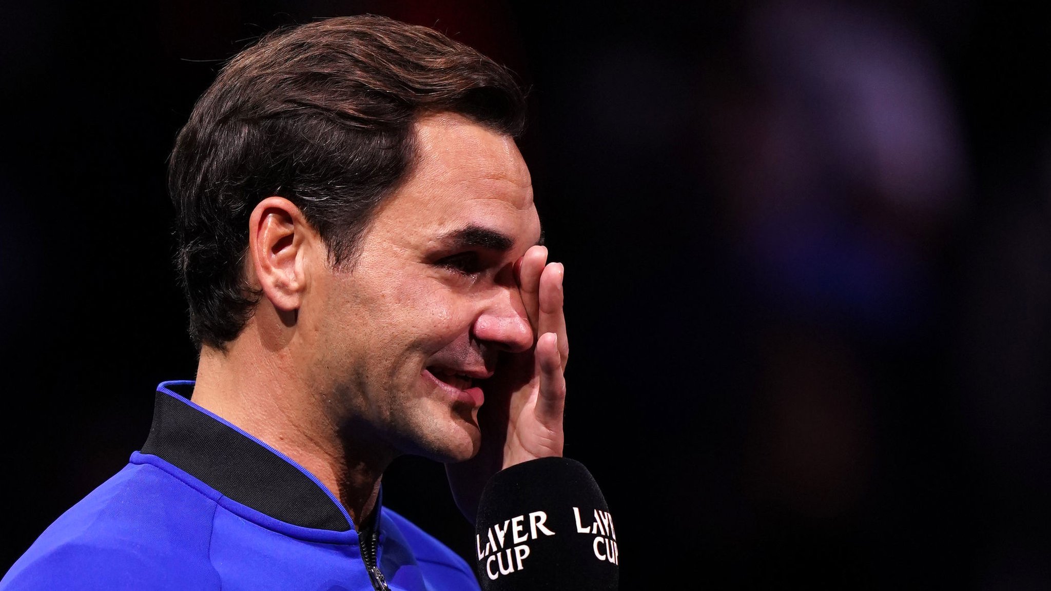 テニスのフェデラー選手、現役を引退 「完璧な旅だった」 - BBCニュース