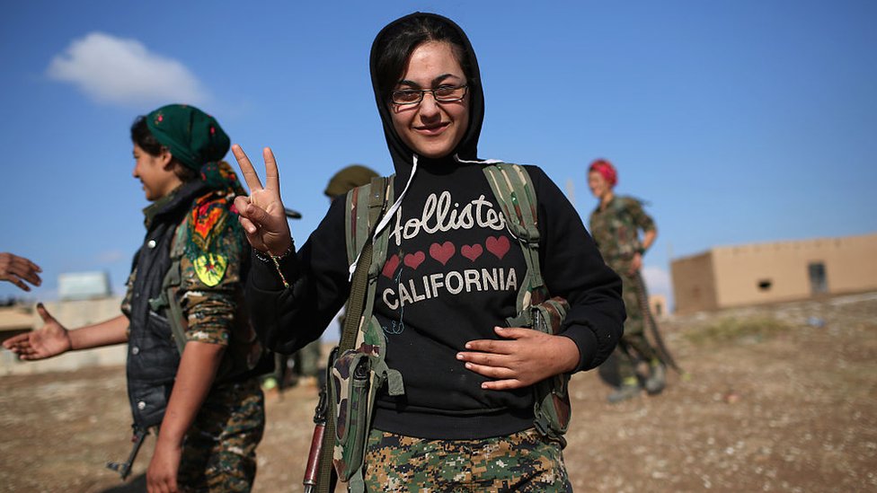 Mujeres combatientes kurdas sirias
