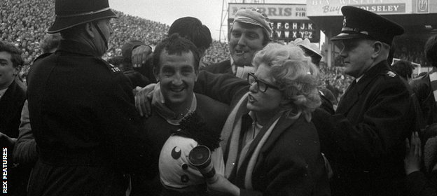 Gerry Byrne engulfed by Liverpool fans after the 1965 FA cup semi-final