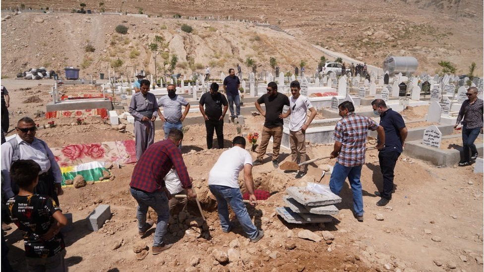 Boguvchi porno videolar bilan guruh jinsiy aloqa