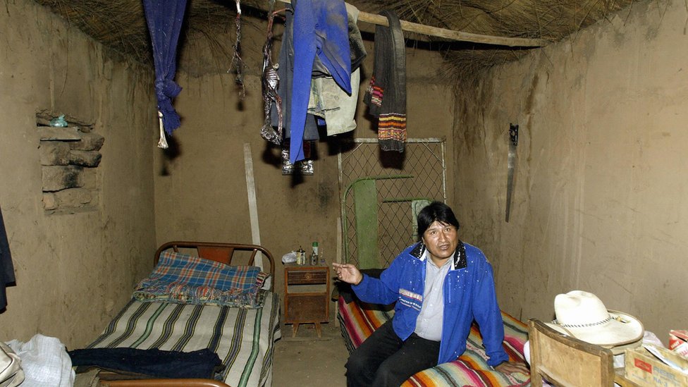 Evo Morales muestra la casa de su infancia