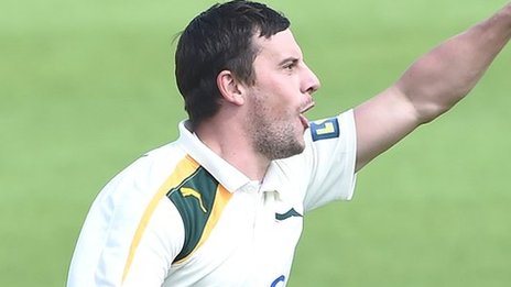 Notts beat Warwickshire to go third