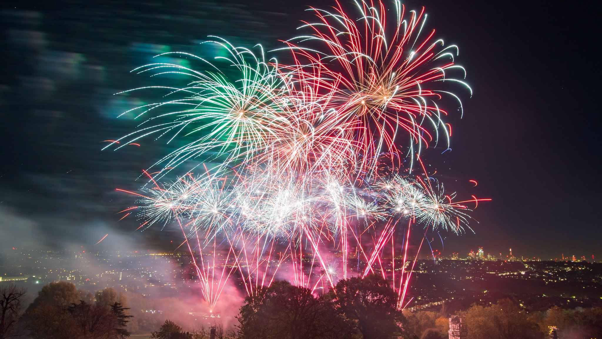 Bonfire Night: Stay safe on the fifth of November - CBBC Newsround