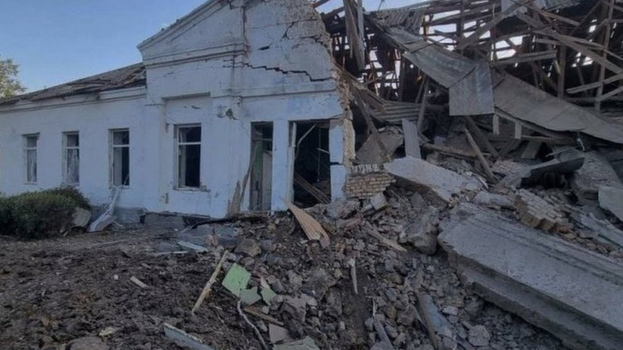 キーウ近郊にロシアがミサイル攻撃 ウクライナは南部奪還狙う - BBC