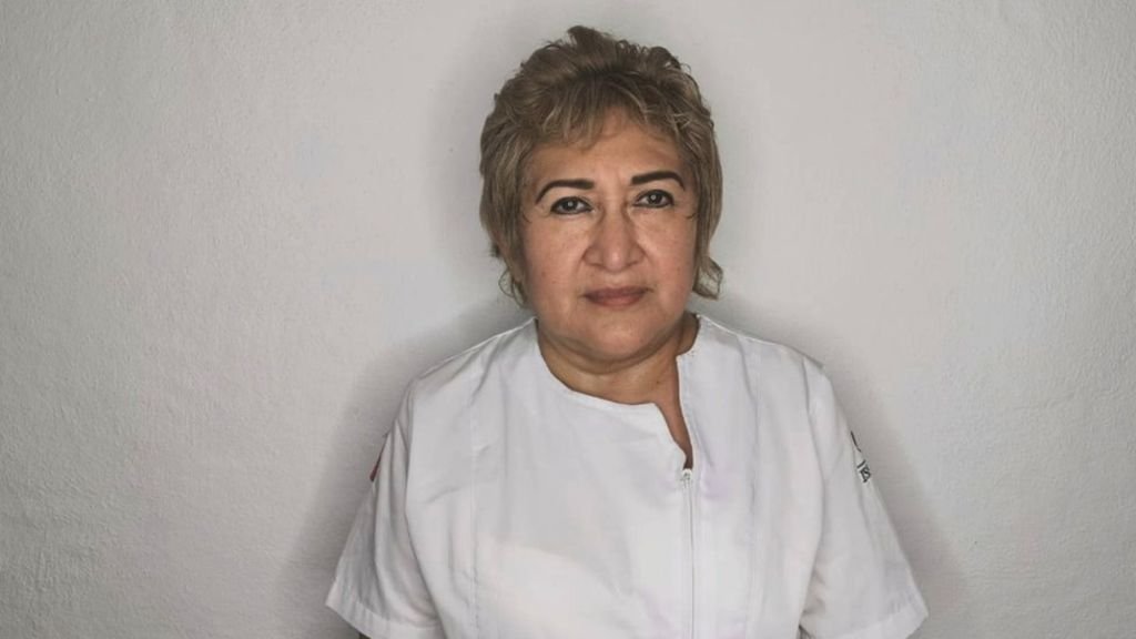 Мексиканская медсестра Juelz Ventura готова осмотреть пациента