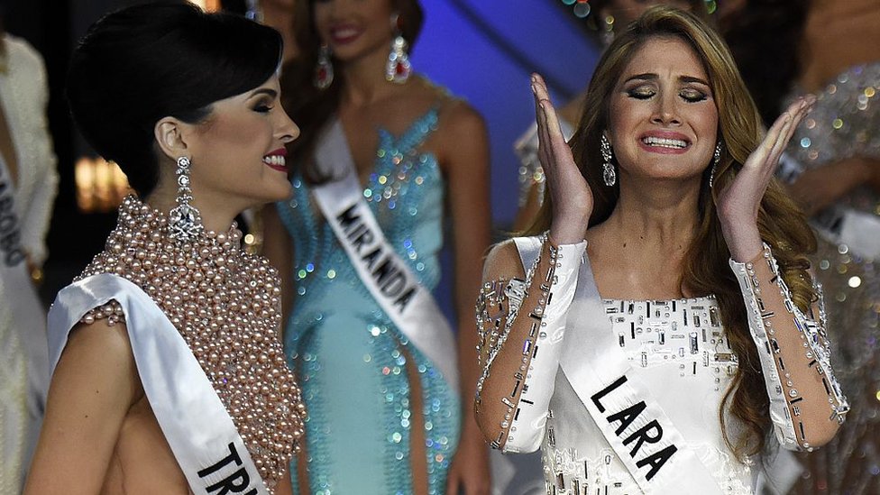 Mariam Habach, en el momento de ser premiada como Miss Venezuela en 2015.
