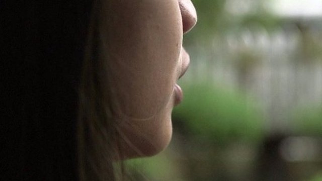 Men yigit bilan jinsiy aloqa qila olmayman, chunki mening qinim juda qattiq. Fart va hidlash porno