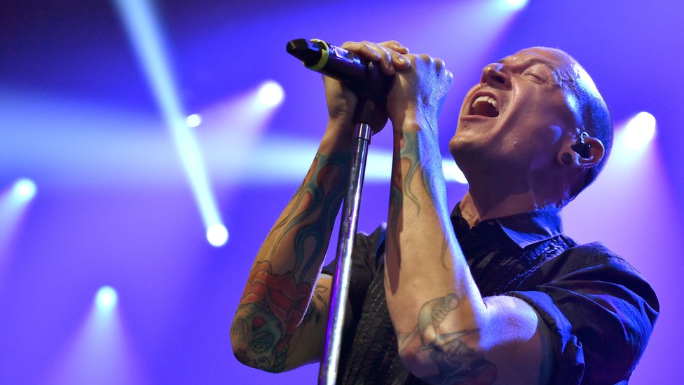 Vocalista de Linkin Park arremete con todo a los que critican su música -  La Tercera