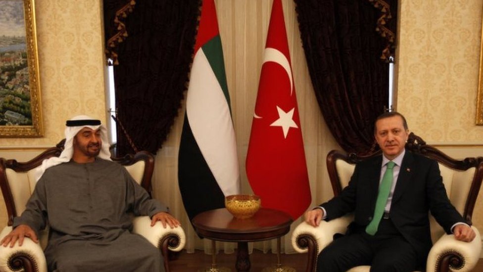 الرئيس التركي رجب طيب أردوغان (حينها كان رئيسا للوزراء) وولي عهد الإمارات الشيخ محمد بن زايد آل نهيان (أرشيف)