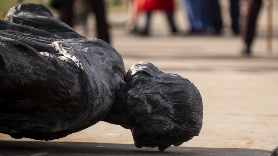 Protestas en EE.UU.: las estatuas de Colón destruidas en las manifestaciones antirracistas - BBC News Mundo