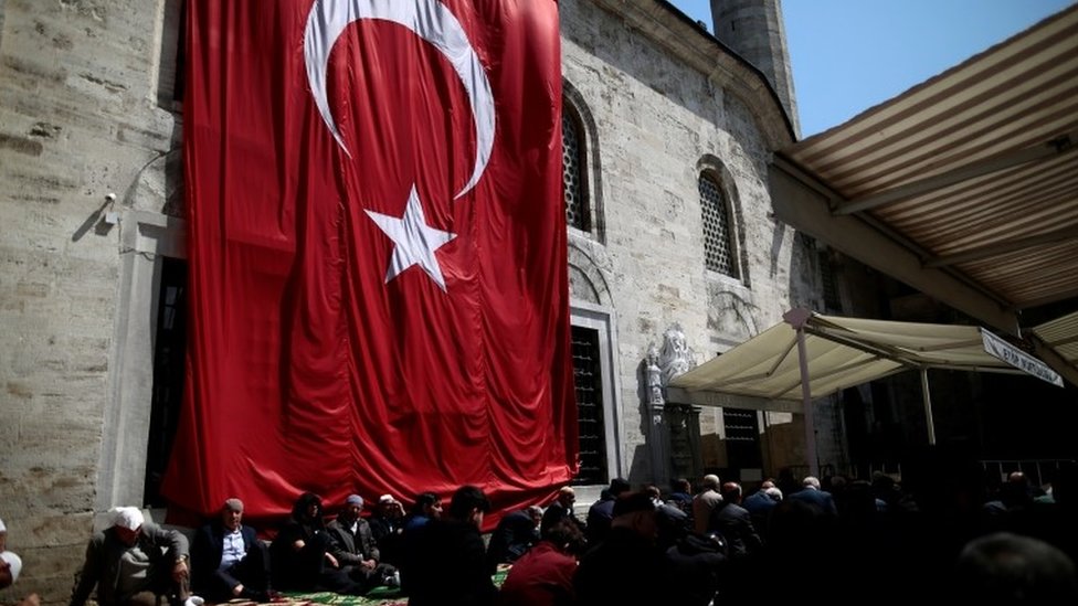 Turkey referendum: Final campaigning ahead of landmark vote