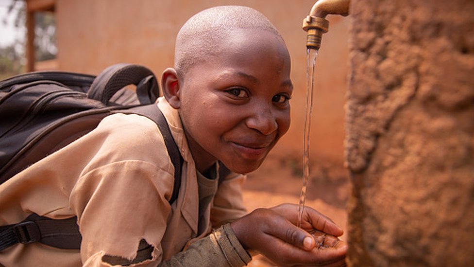 Eau potable : Les 5 principaux avantages du précieux liquide pour la santé  - BBC News Afrique